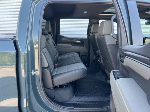 Used 2025 Chevrolet Silverado 1500 ZR2 w/ Technology Package image 34