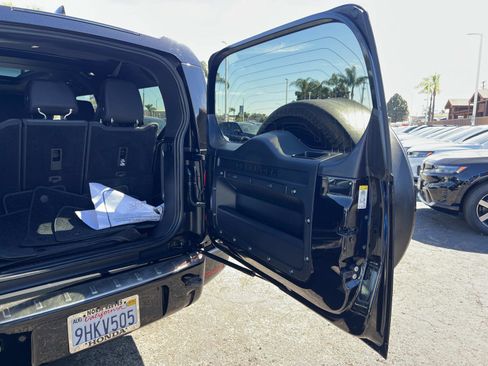 Used 2023 Land Rover Defender 130 X-Dynamic SE image 31