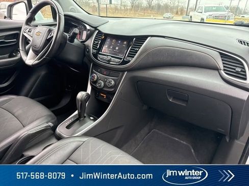 Used 2020 Chevrolet Trax LT w/ LT Convenience Package image 15
