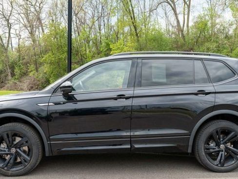 Used 2024 Volkswagen Tiguan SE R-Line AWD/4WD image 9