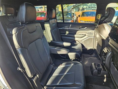 Used 2024 Jeep Grand Cherokee L Overland w/ Advanced Protech Group III image 17