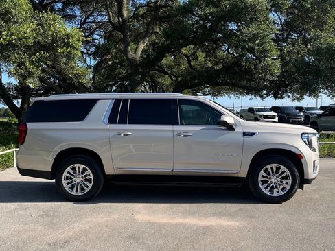 Used 2023 GMC Yukon XL SLT RWD image 4