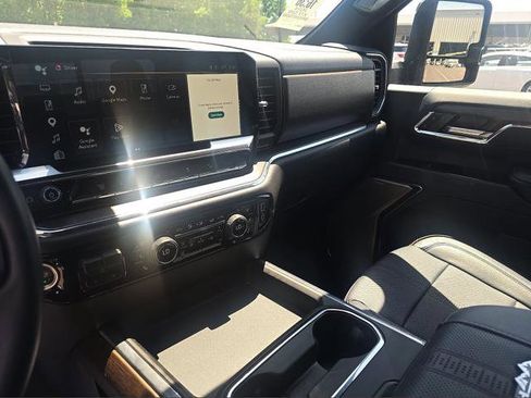 Used 2024 Chevrolet Silverado 2500 High Country w/ High Country Premium Package AWD/4WD image 3