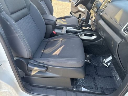 Used 2024 Nissan Frontier SV w/ SV Convenience Package image 10