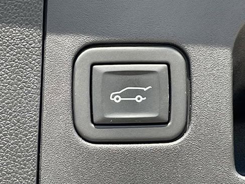 Used 2023 Cadillac XT4 Luxury w/ Cold Weather Package FWD image 30