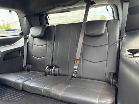 Used 2020 Cadillac Escalade Platinum RWD image 14