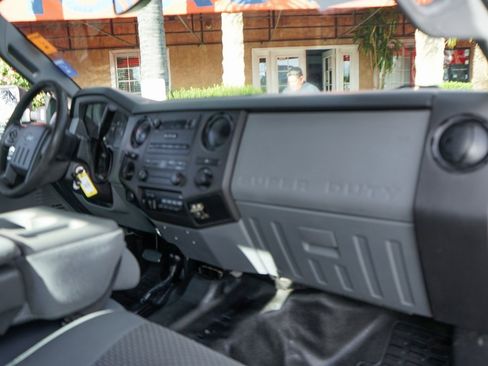 Used 2015 Ford F250 XL w/ Camper Package image 32