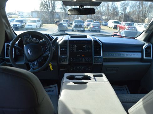 Used 2018 Ford F350 XLT AWD/4WD image 16