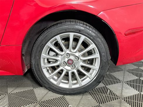 Used 2019 FIAT 124 Spider Classica image 32