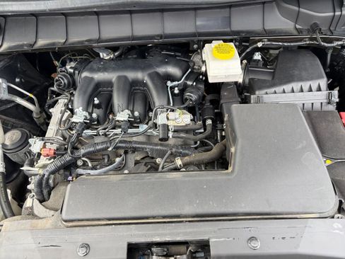 Used 2025 Nissan Pathfinder SV image 34