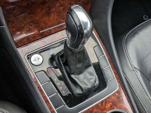 Used 2013 Volkswagen Passat 2.5 SEL Premium image 31