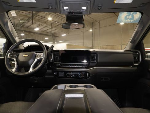 Certified 2025 Chevrolet Silverado 2500 LT w/ Convenience Package image 29