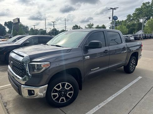 Used 2018 Toyota Tundra SR5 w/ TRD Off Road Package AWD/4WD image 6