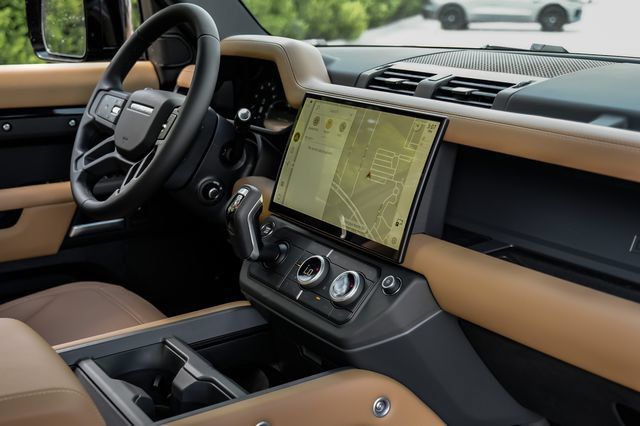 New 2026 Land Rover Defender 110 X-Dynamic SE AWD/4WD image 32
