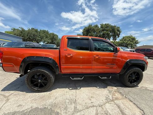 Used 2017 Toyota Tacoma SR5 w/ Tow Package RWD image 8