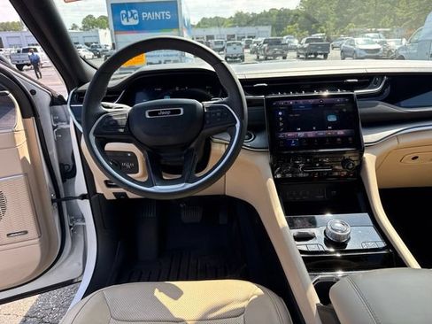 Used 2022 Jeep Grand Cherokee Limited 4xe w/ Luxury Tech Group II AWD/4WD image 15