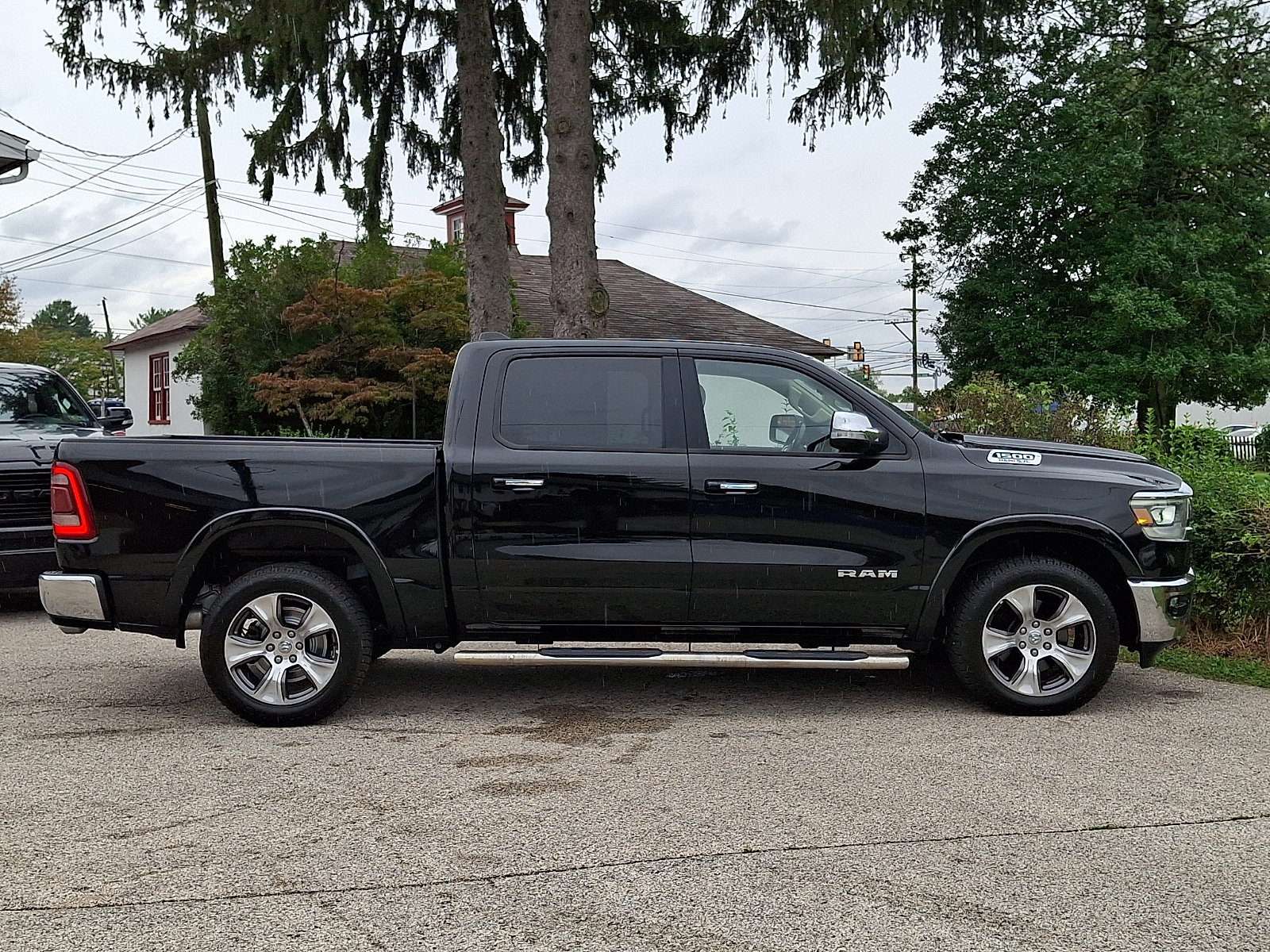 Used 2019 RAM 1500 Laramie AWD/4WD image 7