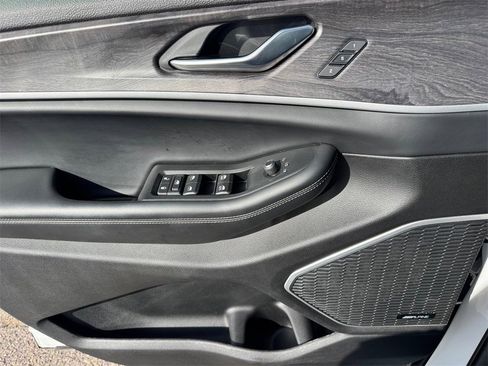 Used 2021 Jeep Grand Cherokee L Limited w/ Luxury Tech Group II image 20