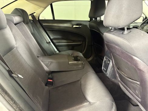 Used 2019 Chrysler 300 Touring w/ Chrome Appearance Package RWD image 17