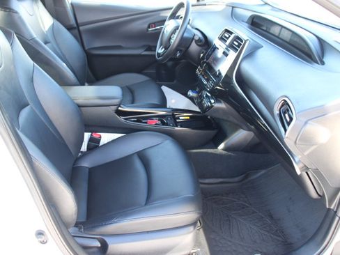 Used 2019 Toyota Prius XLE image 19