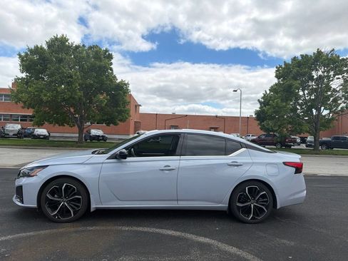 Used 2023 Nissan Altima 2.5 SR w/ SR Premium Package FWD image 8