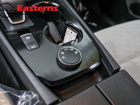 Used 2023 Nissan Rogue SV image 26