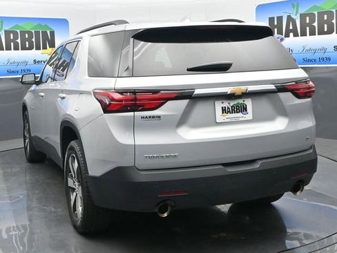 Used 2022 Chevrolet Traverse LT w/ LT Premium Package FWD image 4
