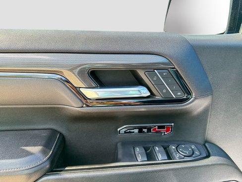 Used 2023 GMC Sierra 1500 AT4 w/ AT4 Premium Package AWD/4WD image 9