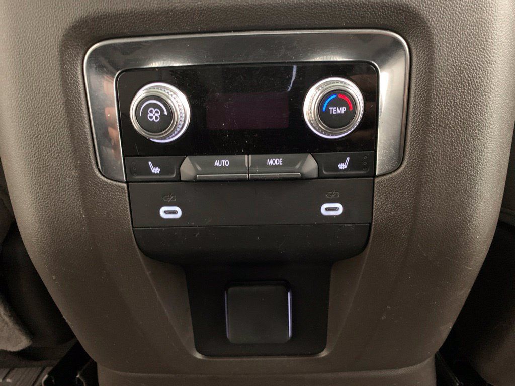Used 2023 GMC Yukon SLT w/ SLT Premium Package AWD/4WD image 11