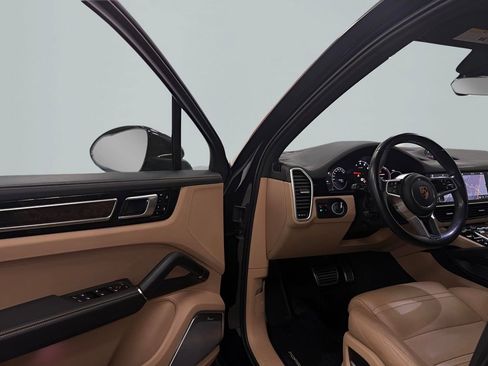 Used 2019 Porsche Cayenne S image 9