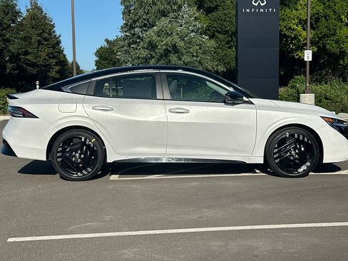 New 2026 Nissan Sentra SR FWD image 3