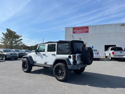 Used 2015 Jeep Wrangler Unlimited Rubicon w/ Connectivity Group image 4
