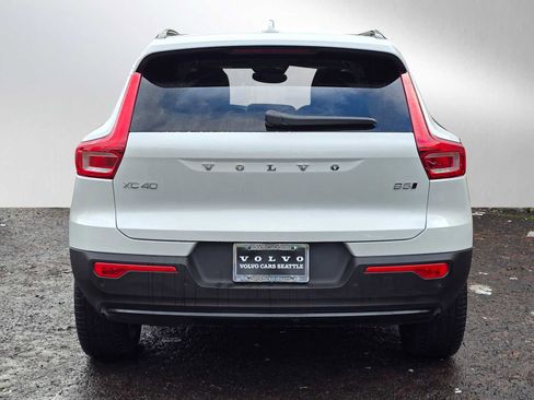 Certified 2024 Volvo XC40 B5 Ultimate w/ Climate Package image 12