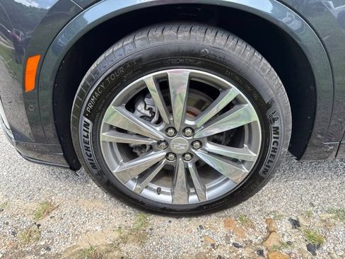 Used 2022 Cadillac XT6 Premium Luxury w/ Technology Package AWD/4WD image 9