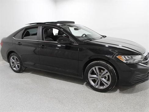 Certified 2023 Volkswagen Jetta SE w/ Panoramic Sunroof Package image 1