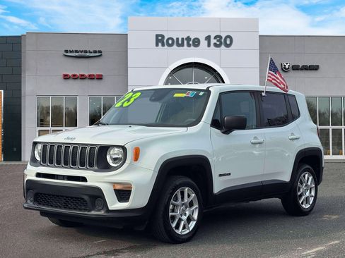 Used 2023 Jeep Renegade Latitude image 2