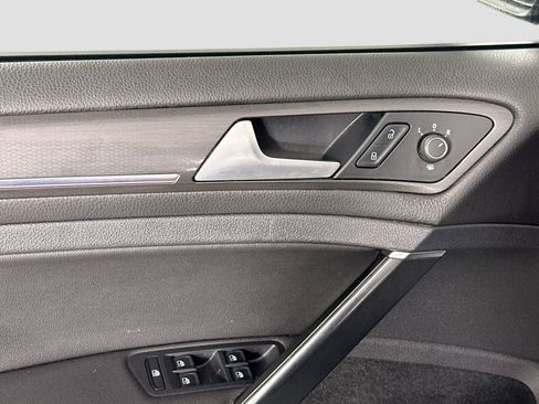 Used 2021 Volkswagen GTI SE image 17