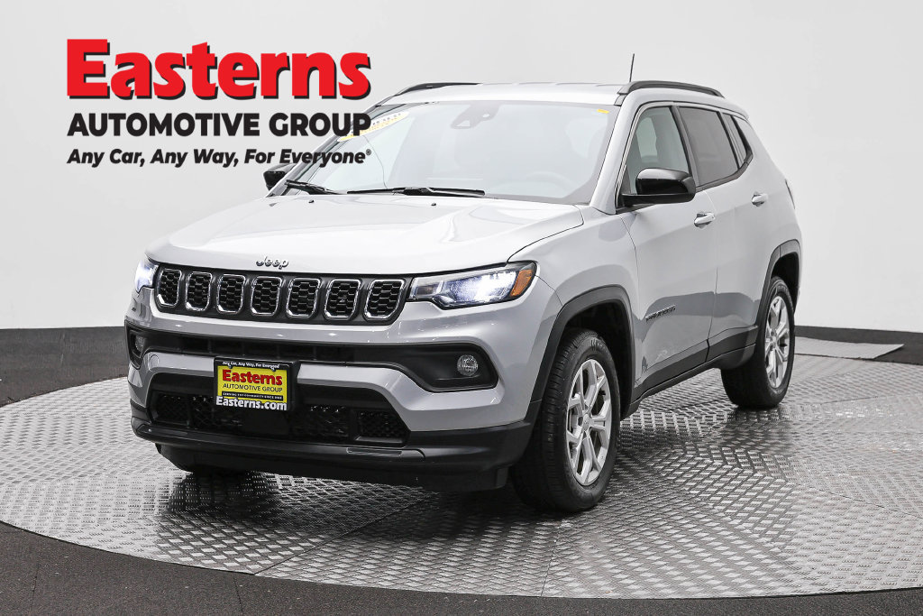 Used 2024 Jeep Compass Latitude AWD/4WD image 1