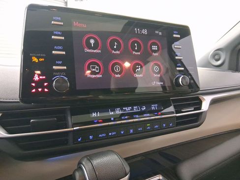 Used 2021 Toyota Sienna Limited image 23