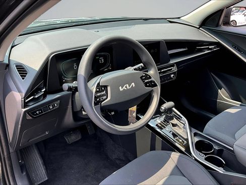 Used 2026 Kia Niro LX FWD image 13