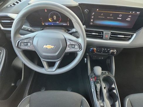 Used 2025 Chevrolet TrailBlazer LS w/ LS Convenience Package image 28