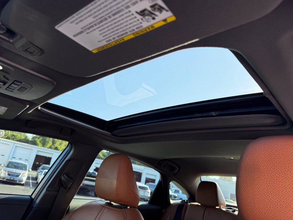 Used 2019 Toyota Avalon Limited w/ Advanced Safety Package FWD image 13