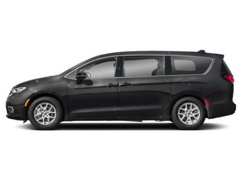 Used 2025 Chrysler Pacifica Select image 3