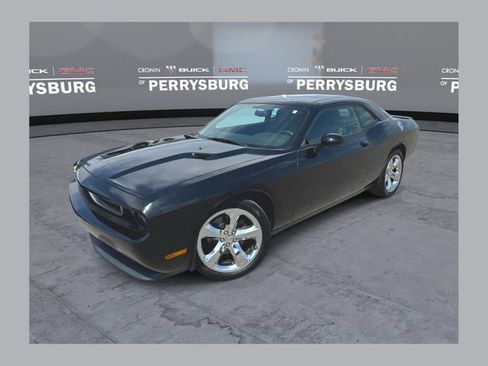 Used 2014 Dodge Challenger SXT w/ Super Sport Group (SS/T) RWD image 1