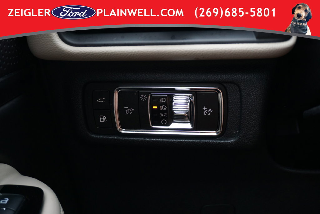 Used 2025 Lincoln Corsair Grand Touring AWD/4WD image 35