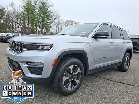 Used 2023 Jeep Grand Cherokee 4WD 4xe image 3