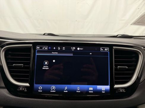 Used 2024 Chrysler Pacifica Touring-L image 34