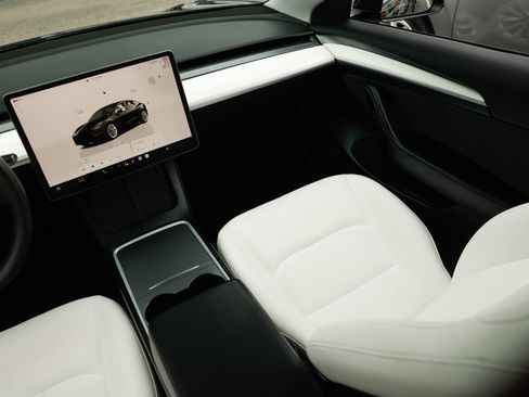 Used 2023 Tesla Model 3 Standard Range RWD image 27