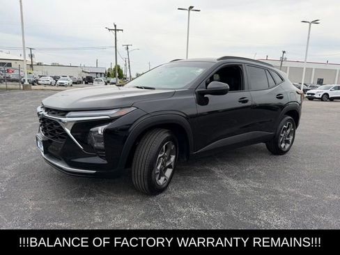 Used 2025 Chevrolet Trax LT FWD image 4
