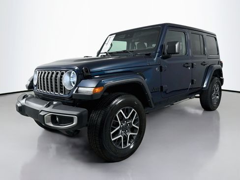 Used 2025 Jeep Wrangler Unlimited Sahara AWD/4WD image 3